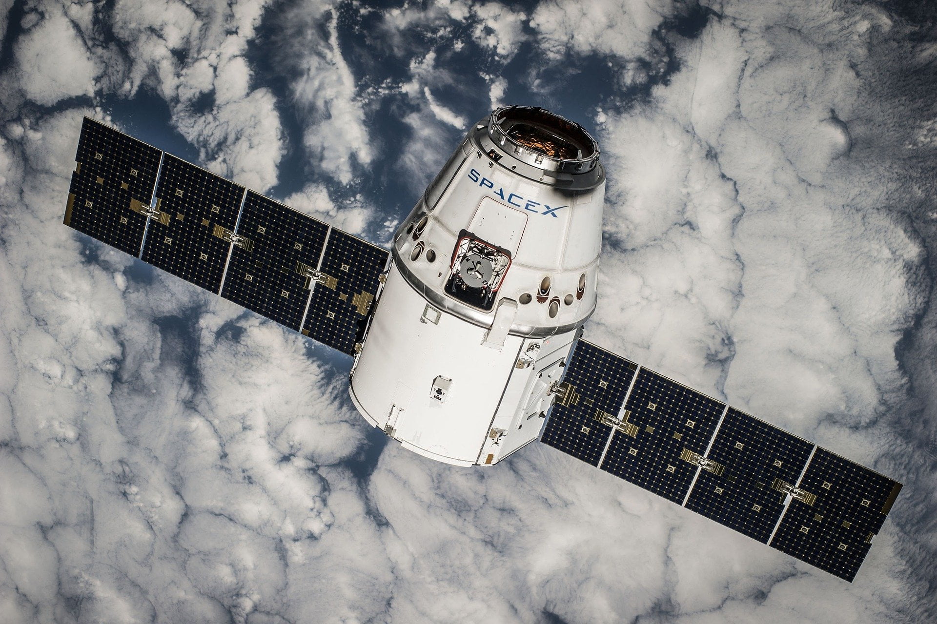 Selling Space – The Story Of SpaceX