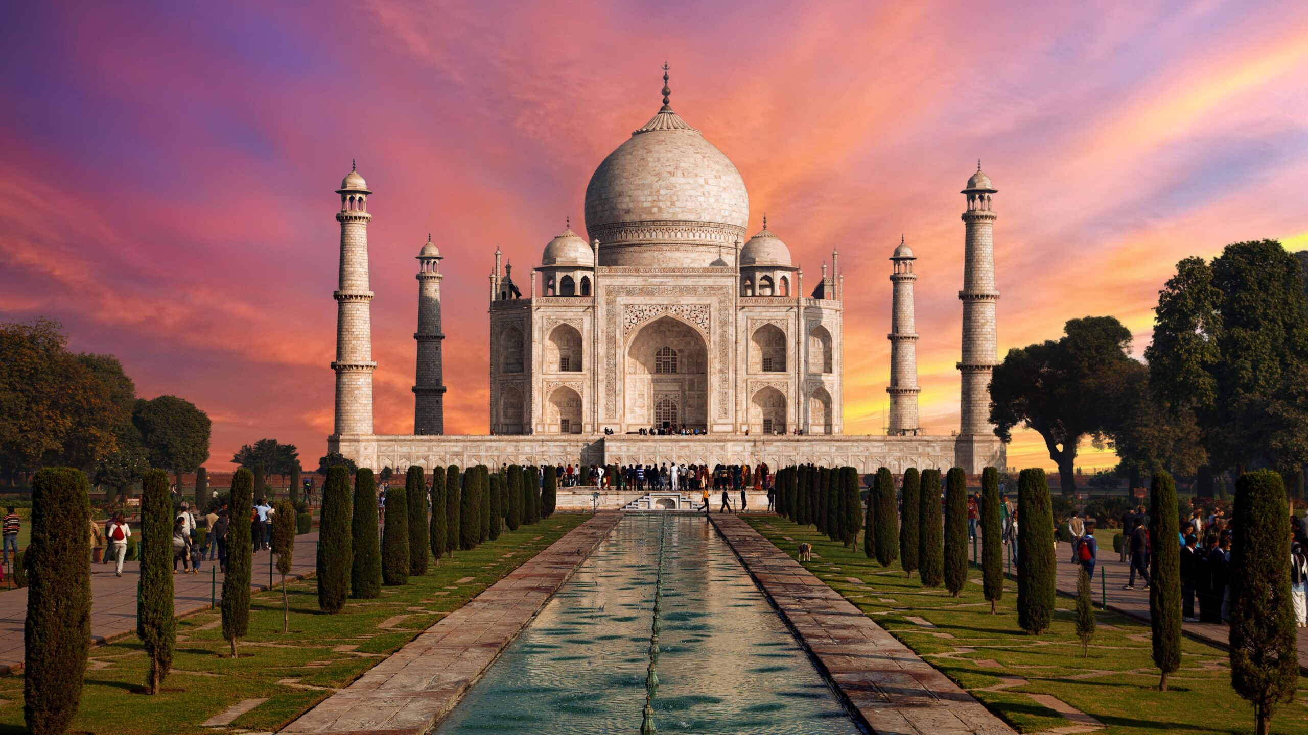 The Taj Mahal : One Of The Seven Wonders Of The World